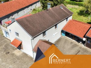 Wohnhaus mit Carport