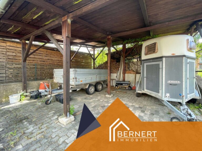 Aussenbereich Innenhof Unterstand