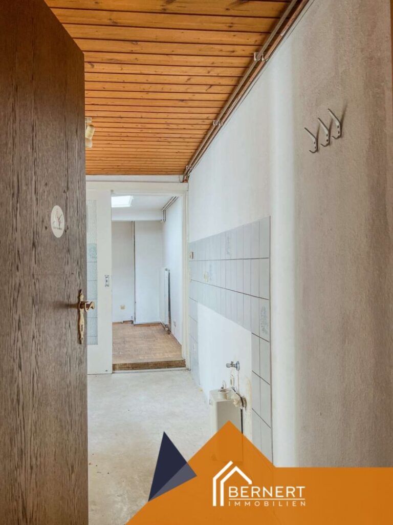 Küche/ Eingang Wohnung OG 2